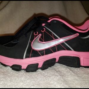 Size 4 Nike T-Run 5